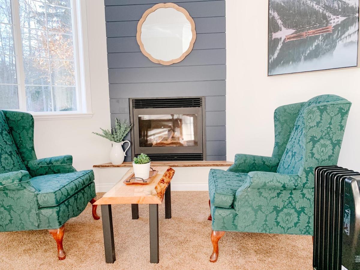 The Inn At The Ninth Hole Bed & Breakfast Salmon Arm Exterior photo