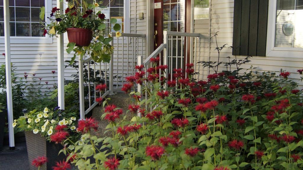 The Inn At The Ninth Hole Bed & Breakfast Salmon Arm Exterior photo