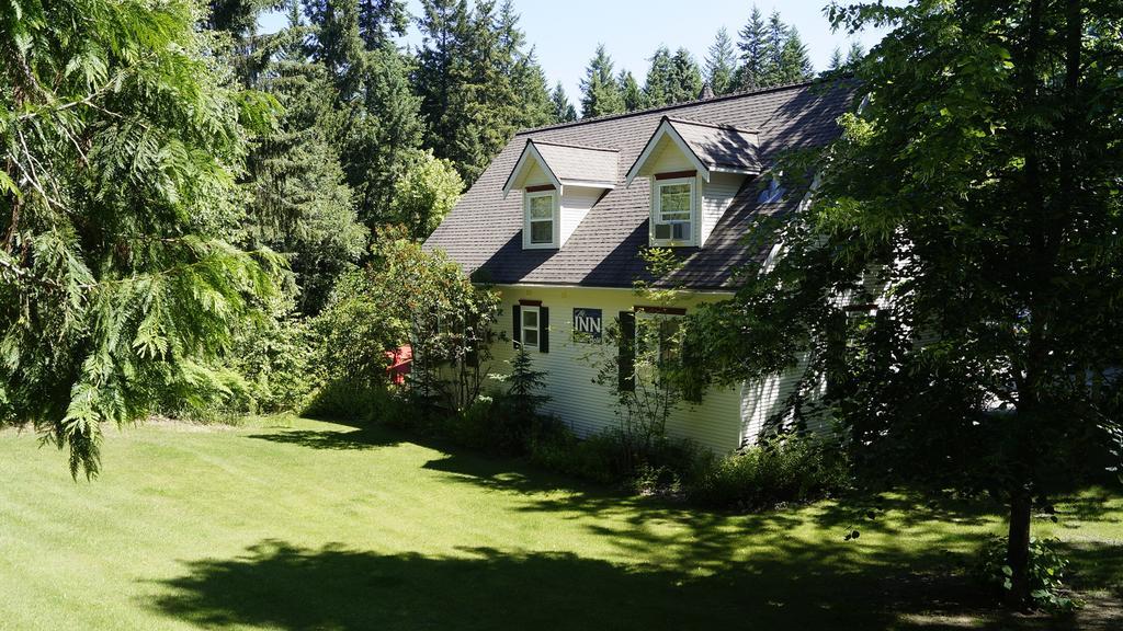 The Inn At The Ninth Hole Bed & Breakfast Salmon Arm Exterior photo
