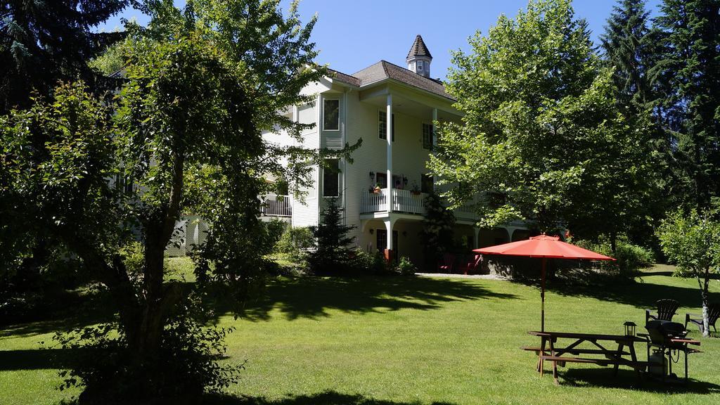The Inn At The Ninth Hole Bed & Breakfast Salmon Arm Exterior photo