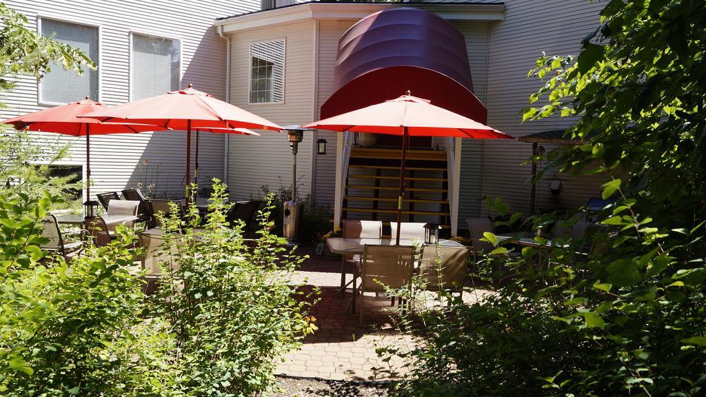 The Inn At The Ninth Hole Bed & Breakfast Salmon Arm Exterior photo