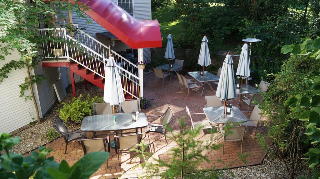 The Inn At The Ninth Hole Bed & Breakfast Salmon Arm Exterior photo