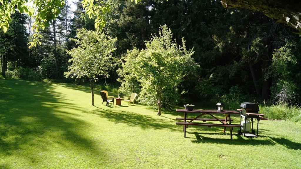 The Inn At The Ninth Hole Bed & Breakfast Salmon Arm Exterior photo