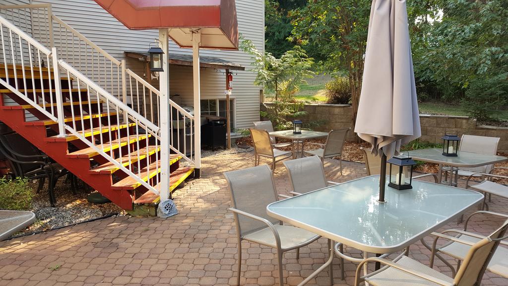 The Inn At The Ninth Hole Bed & Breakfast Salmon Arm Exterior photo