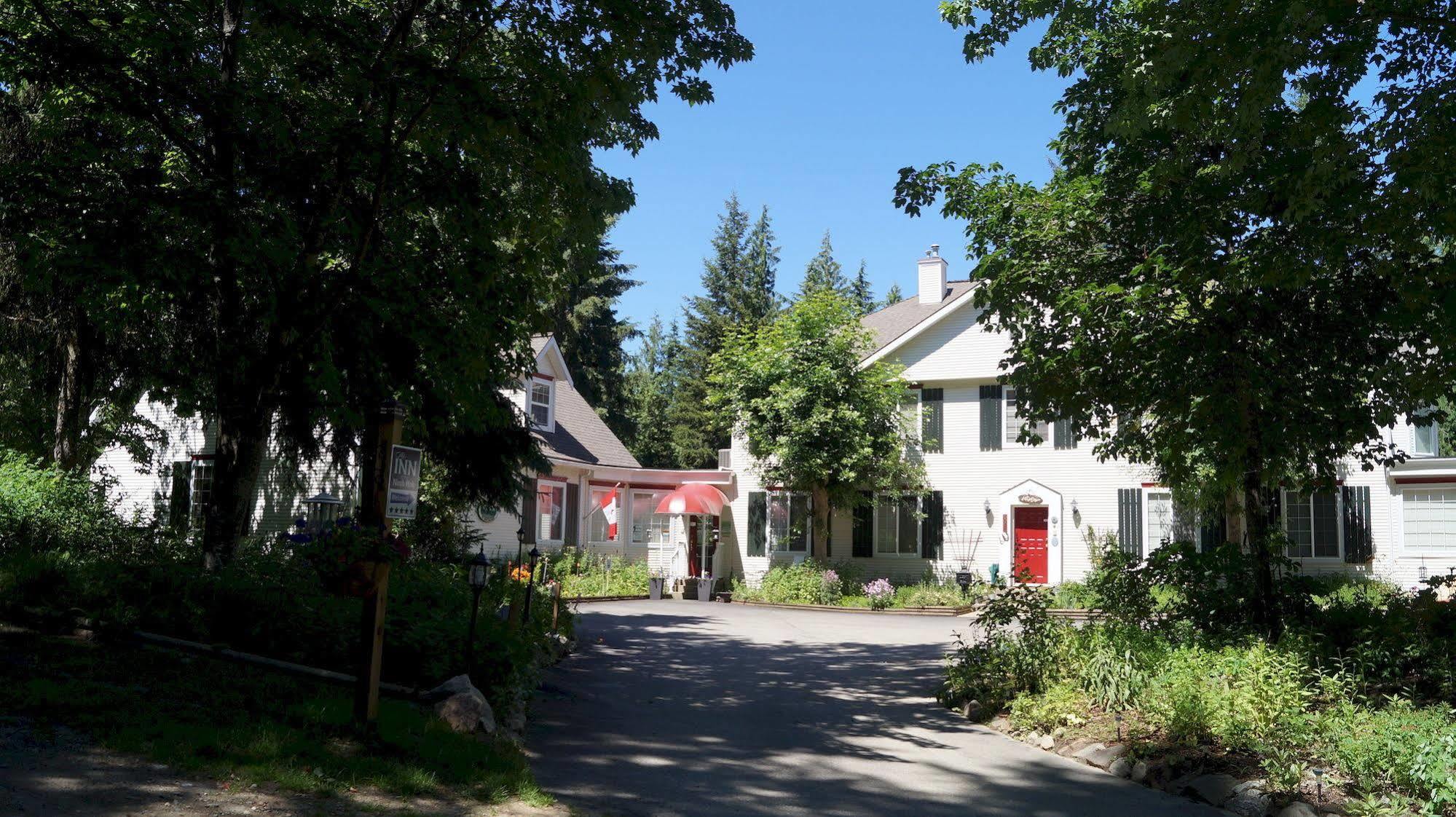 The Inn At The Ninth Hole Bed & Breakfast Salmon Arm Exterior photo