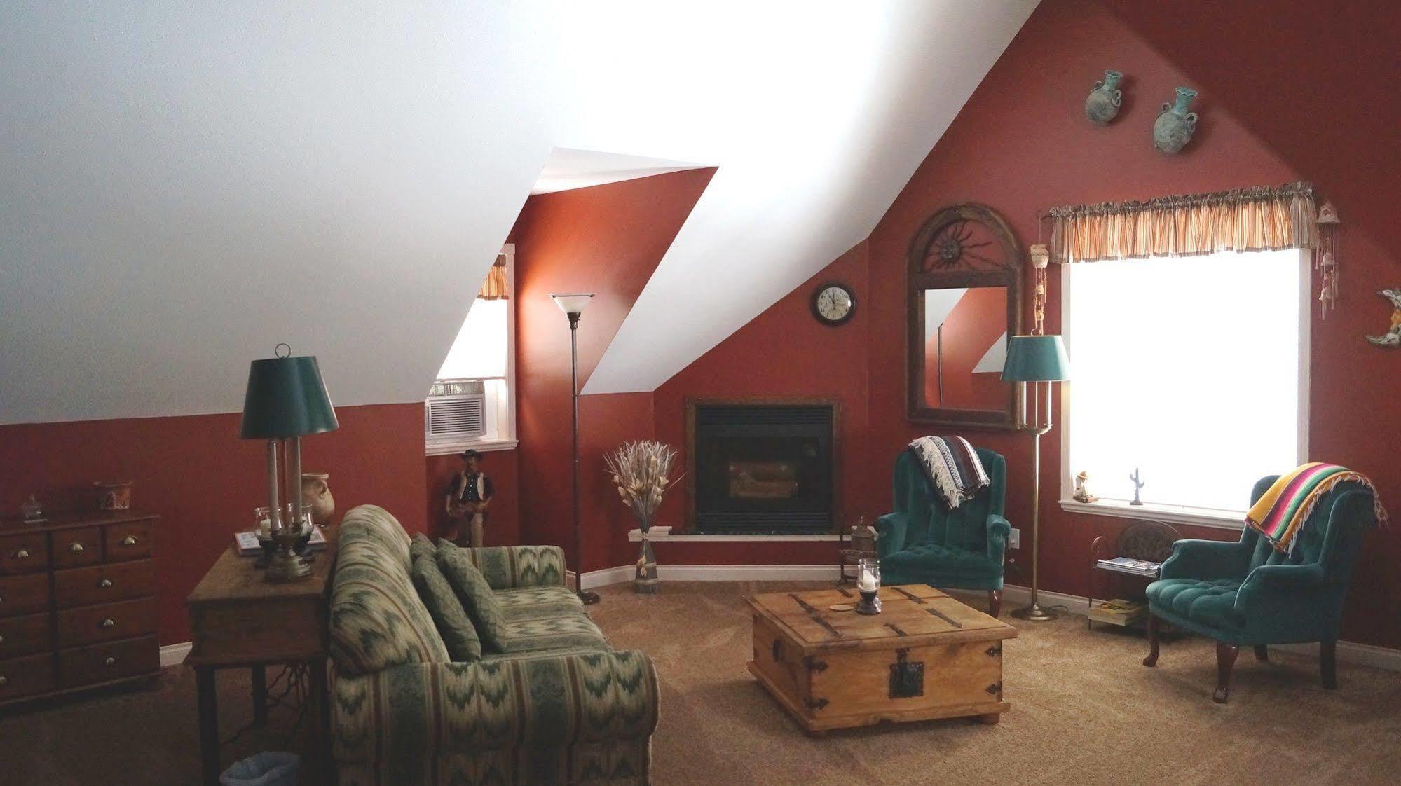 The Inn At The Ninth Hole Bed & Breakfast Salmon Arm Exterior photo